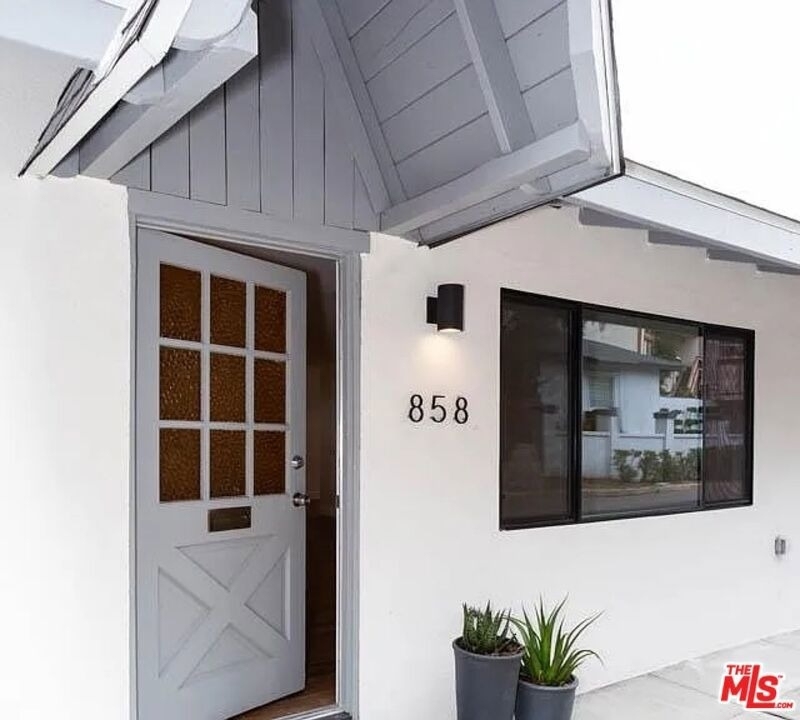 858 Oneonta Drive - Photo 1