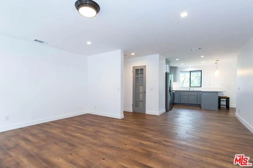 858 Oneonta Drive - Photo 2