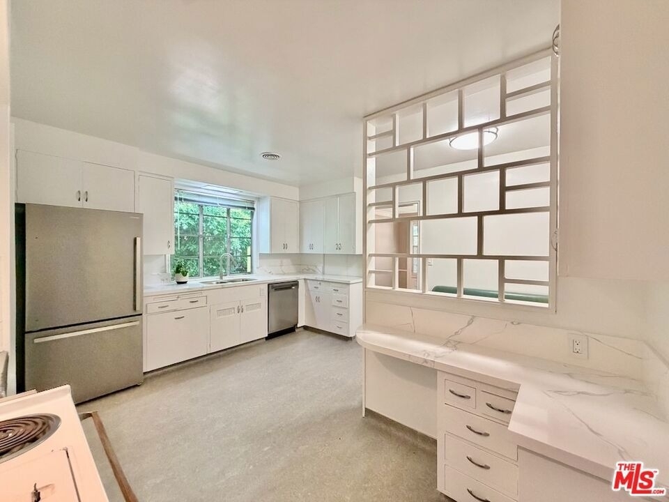 951 Masselin Avenue - Photo 11