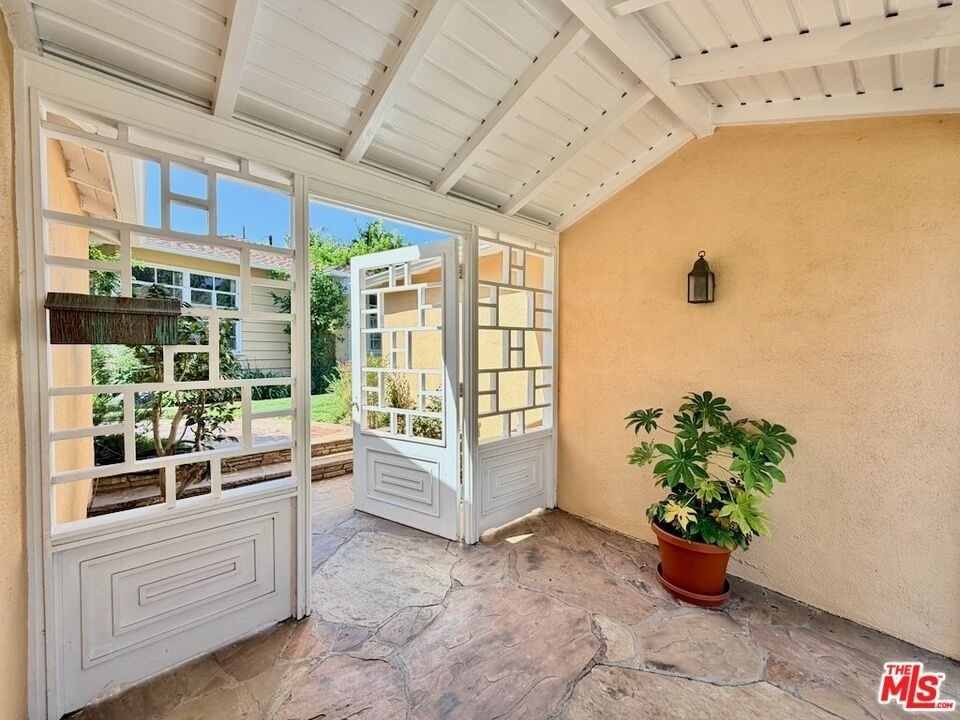 951 Masselin Avenue - Photo 26