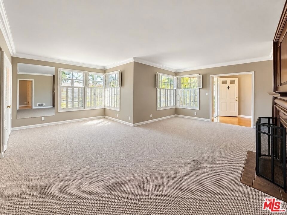 951 Masselin Avenue - Photo 2