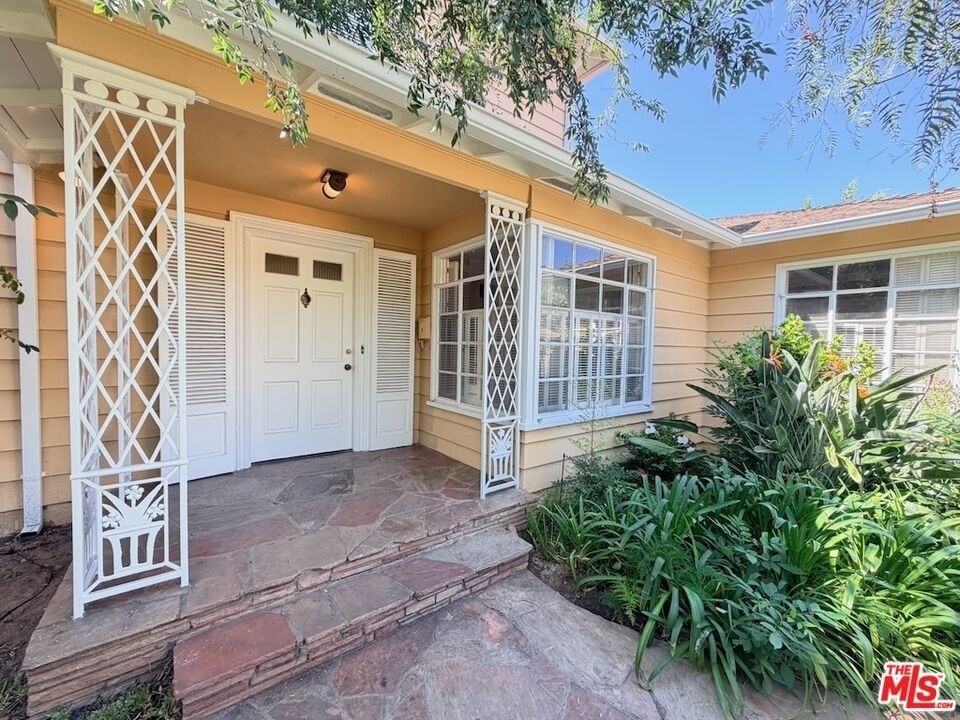 951 Masselin Avenue - Photo 1