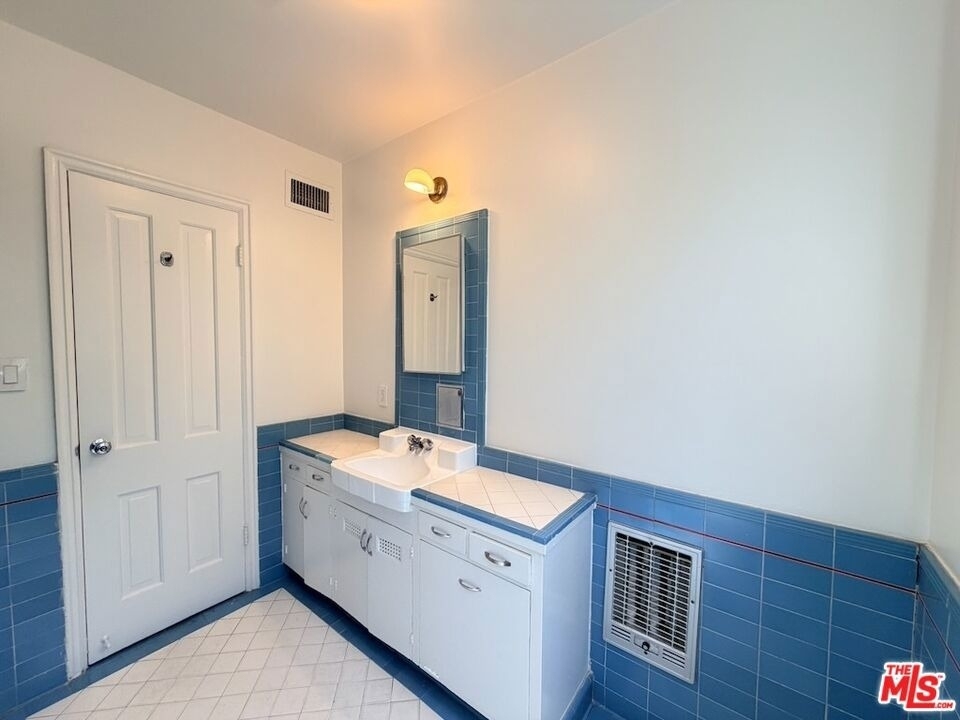 951 Masselin Avenue - Photo 19