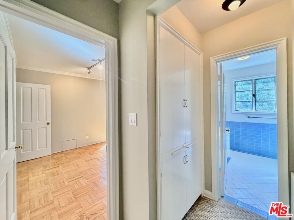 951 Masselin Avenue - Photo 17
