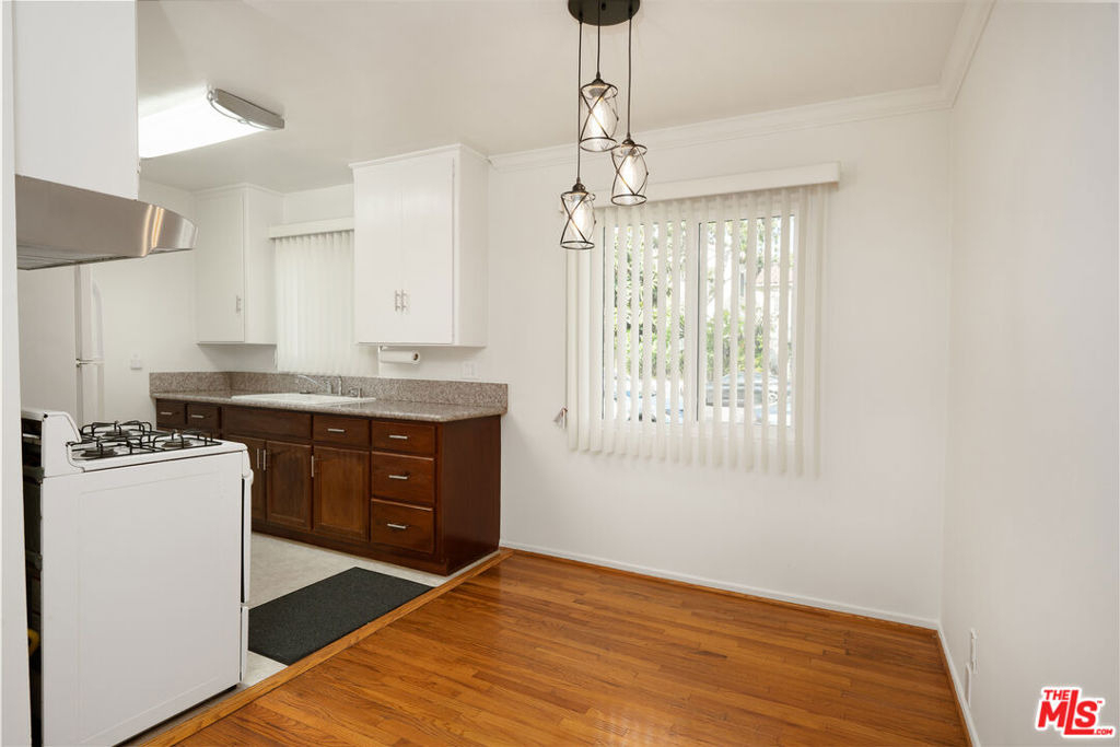 256 S Doheny Drive - Photo 3