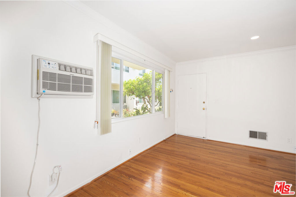 256 S Doheny Drive - Photo 7