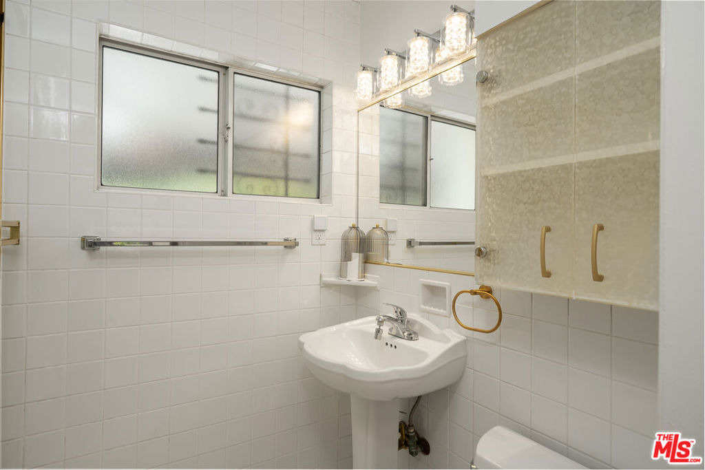 256 S Doheny Drive - Photo 12