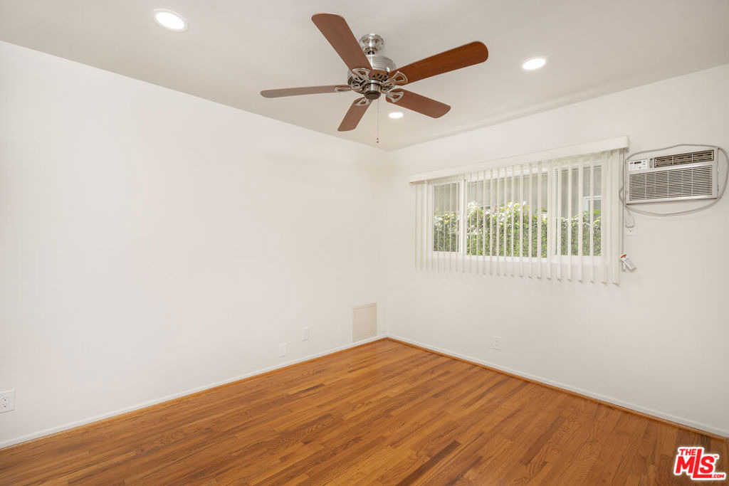 256 S Doheny Drive - Photo 15
