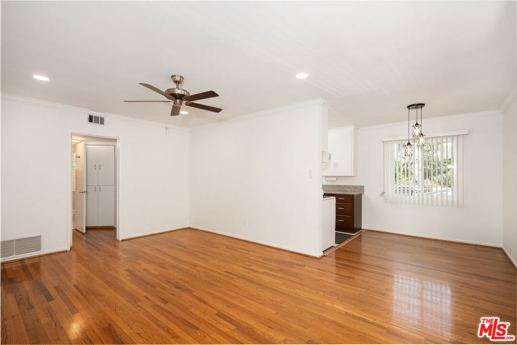 256 S Doheny Drive - Photo 2