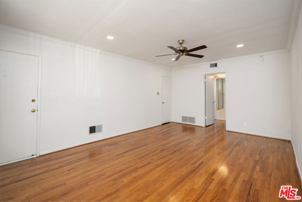 256 S Doheny Drive - Photo 5