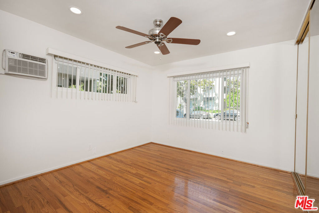 256 S Doheny Drive - Photo 11