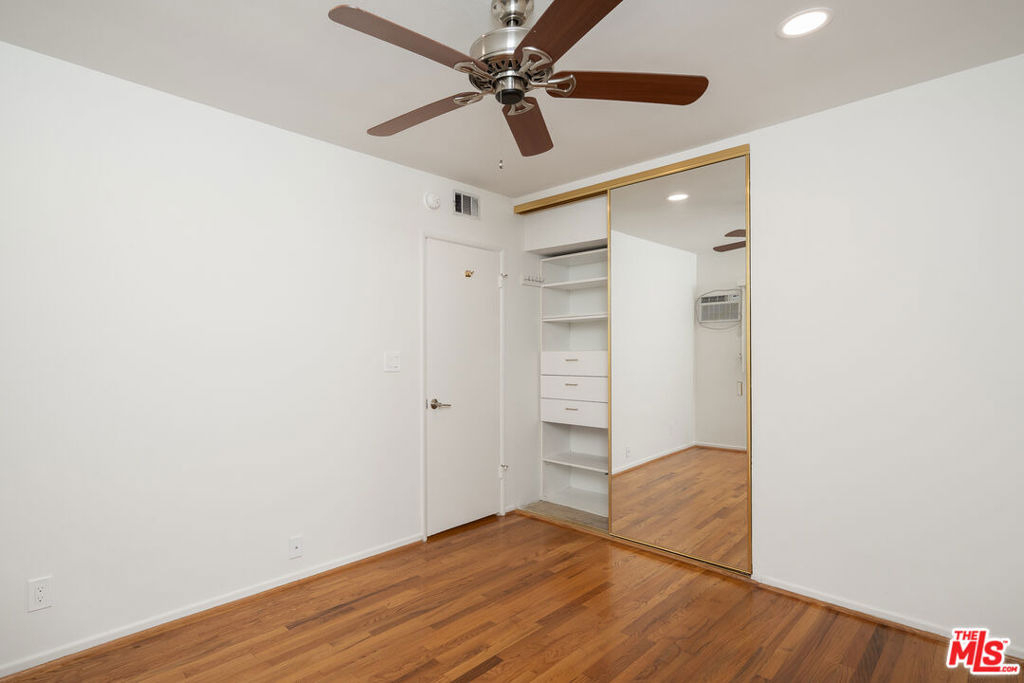 256 S Doheny Drive - Photo 14
