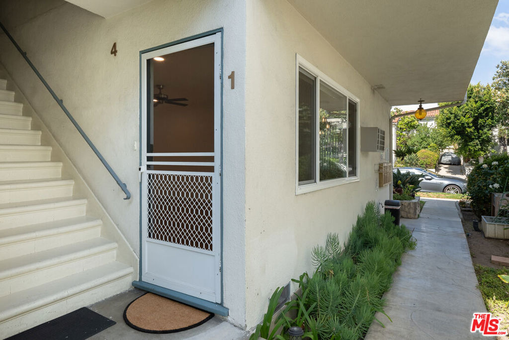 256 S Doheny Drive - Photo 17