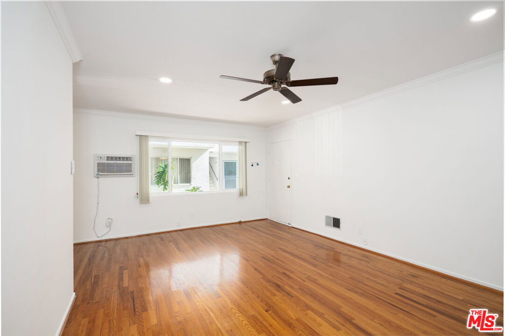 256 S Doheny Drive - Photo 4