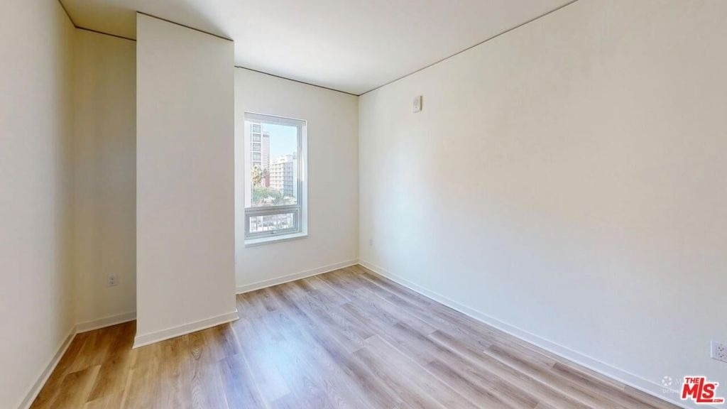 707 E Ocean Boulevard - Photo 3
