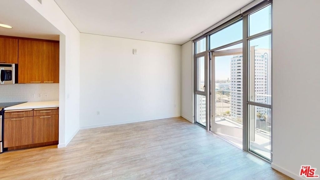 707 E Ocean Boulevard - Photo 2