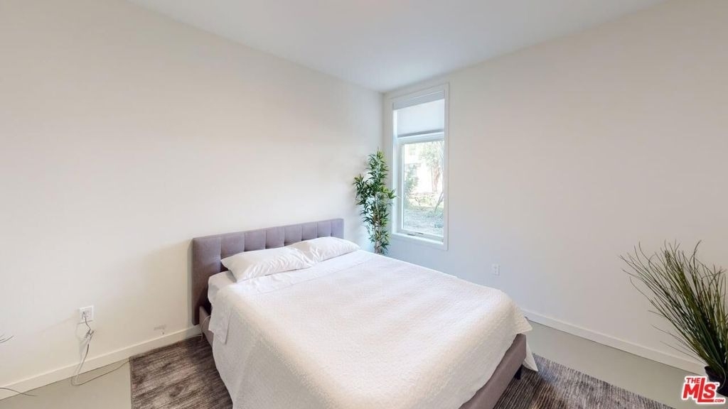 515 W Broadway - Photo 5