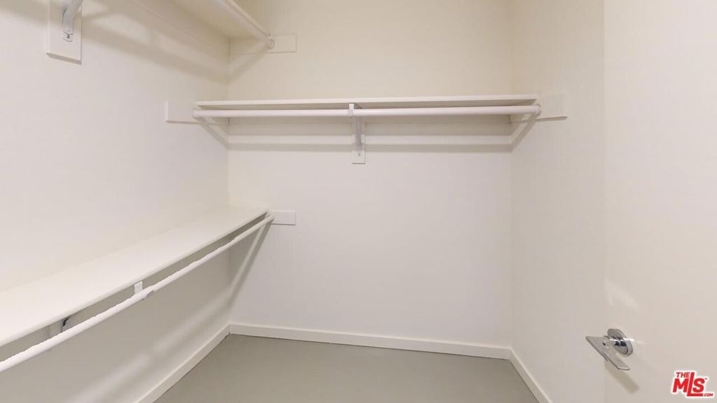 515 W Broadway - Photo 8