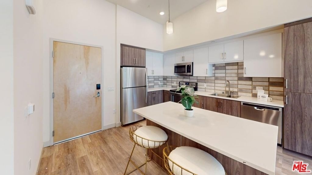 950 E 3rd Street - Photo 6