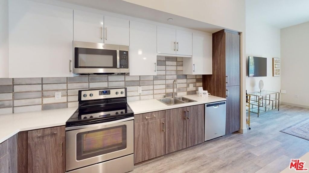 950 E 3rd Street - Photo 4