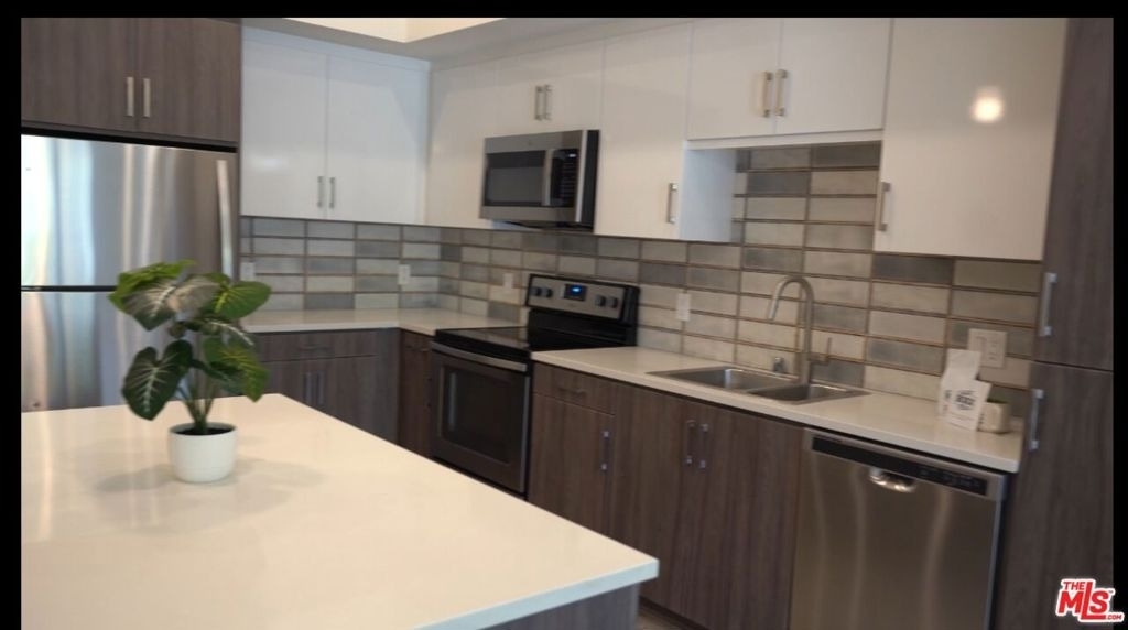950 E 3rd Street - Photo 7