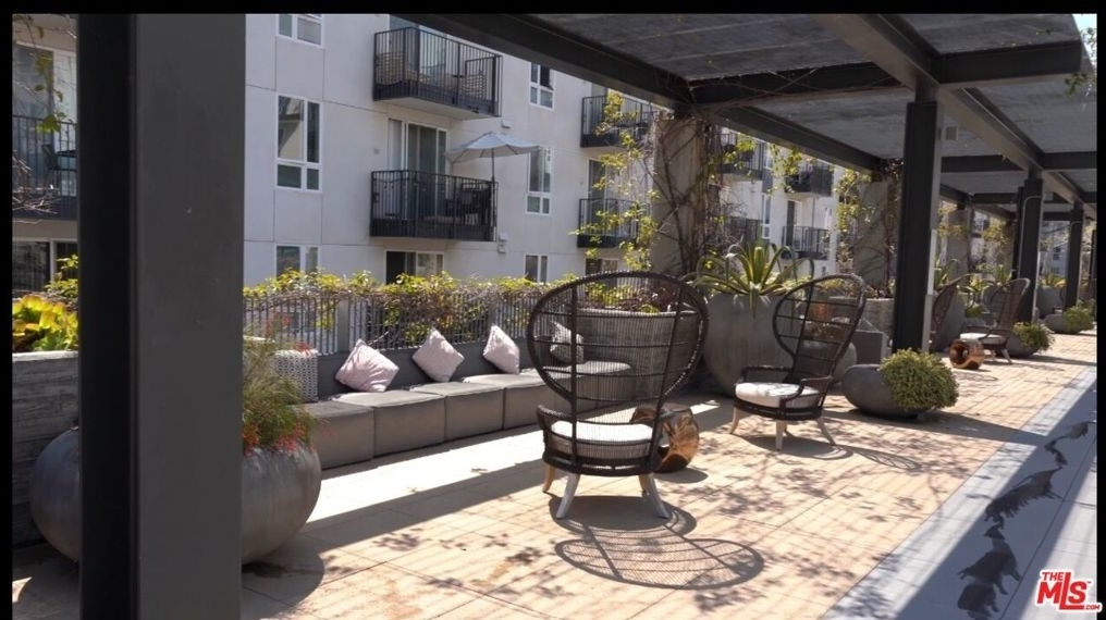 950 E 3rd Street - Photo 32