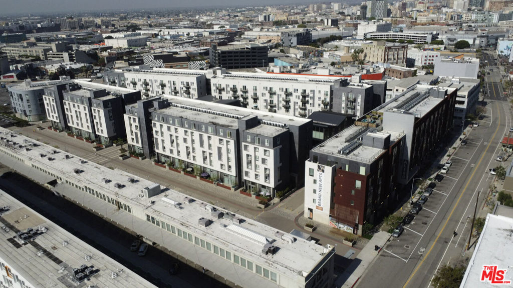 950 E 3rd Street - Photo 42