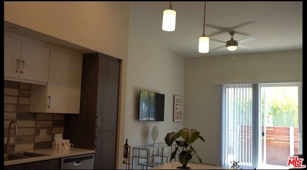 950 E 3rd Street - Photo 21