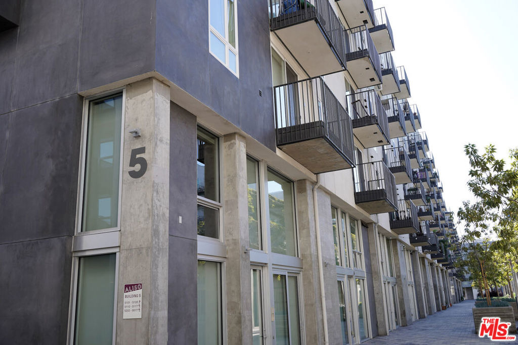 950 E 3rd Street - Photo 36