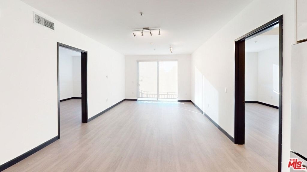 11036 Moorpark Street - Photo 1
