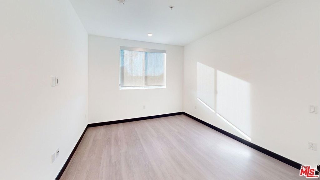 11036 Moorpark Street - Photo 3