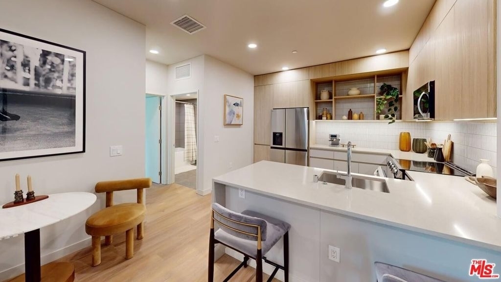 5420 W Sunset Boulevard - Photo 3