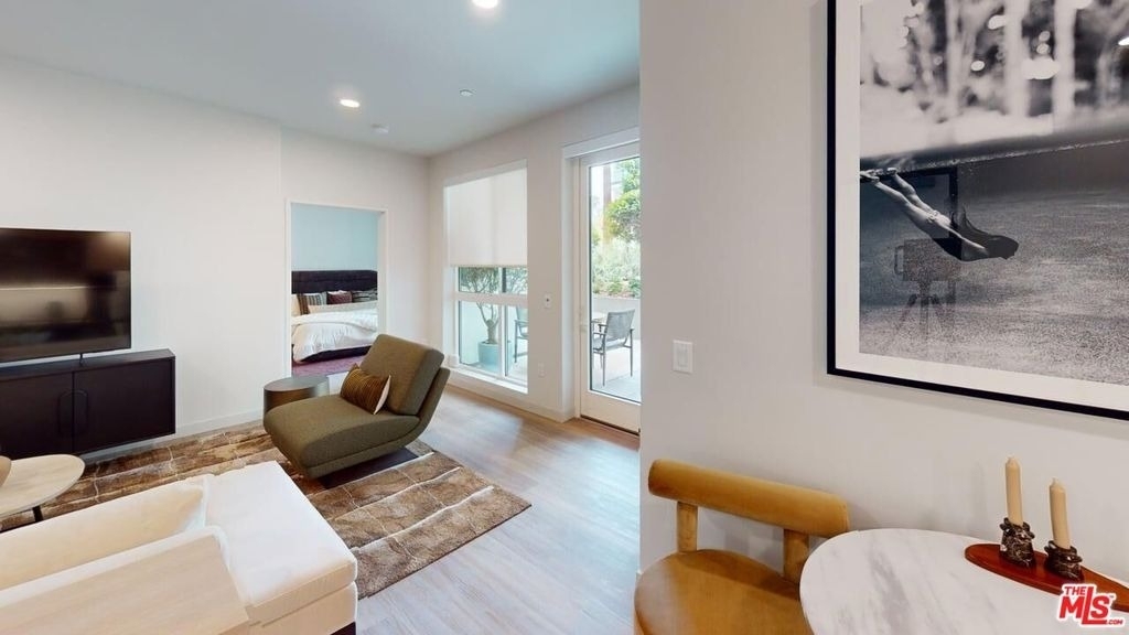 5420 W Sunset Boulevard - Photo 2