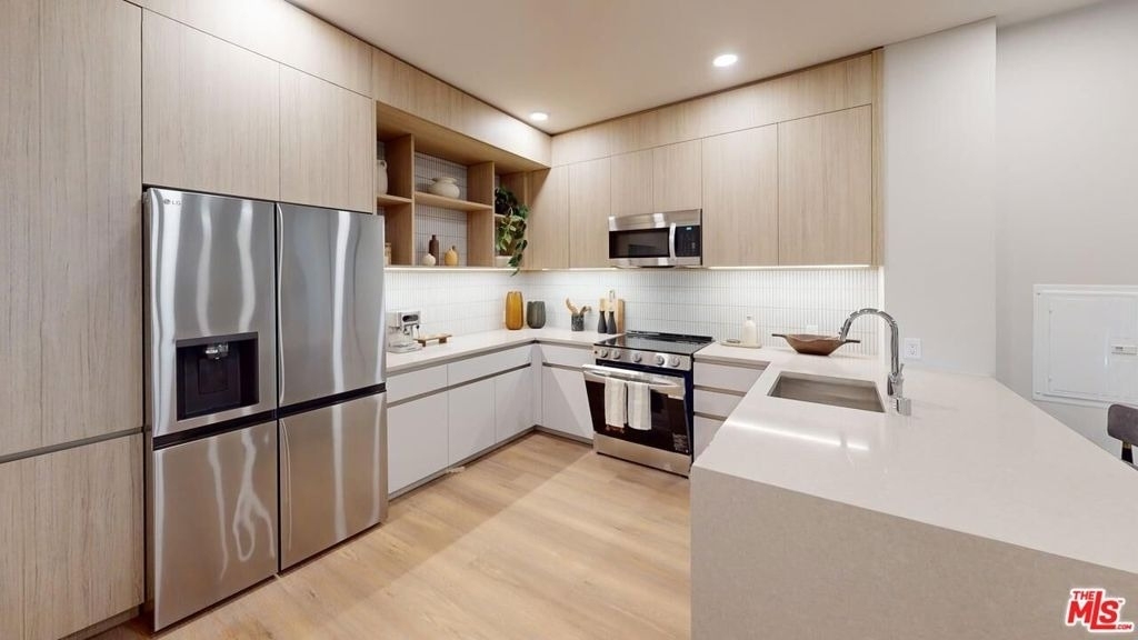 5420 W Sunset Boulevard - Photo 4