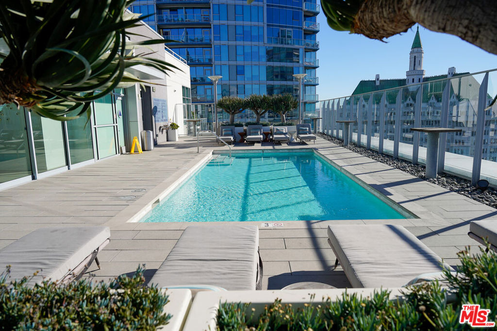 707 E Ocean Boulevard - Photo 9