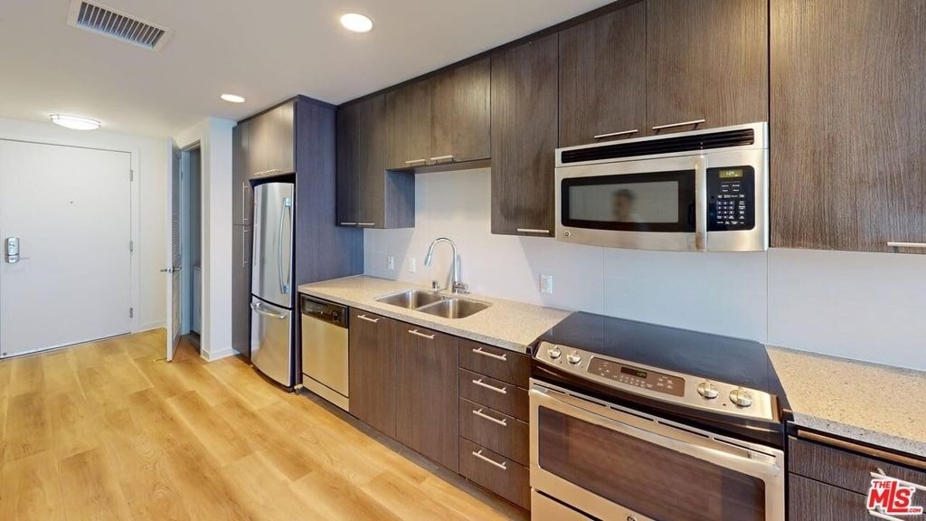 707 E Ocean Boulevard - Photo 2