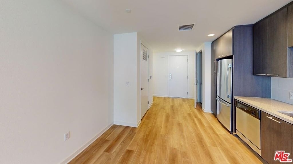 707 E Ocean Boulevard - Photo 3