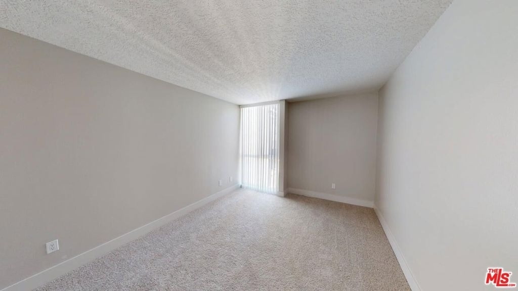 6600 Beachview Drive - Photo 5
