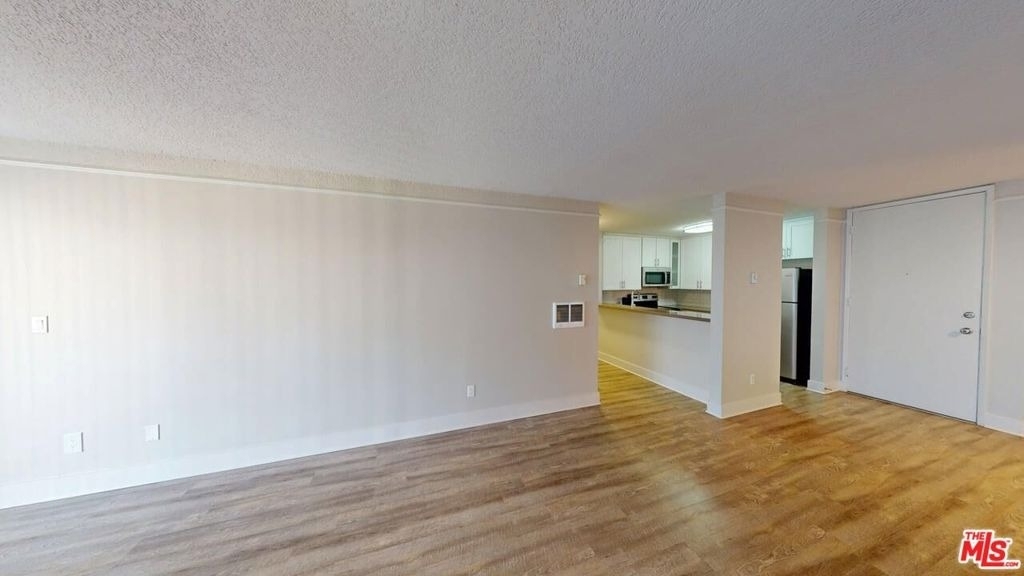 6600 Beachview Drive - Photo 2