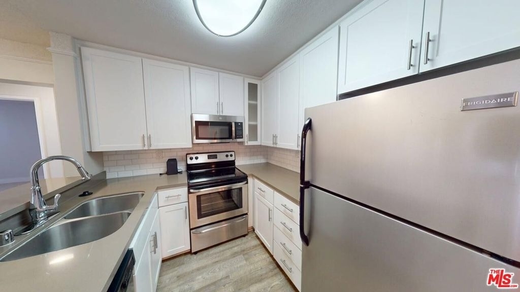 6600 Beachview Drive - Photo 3