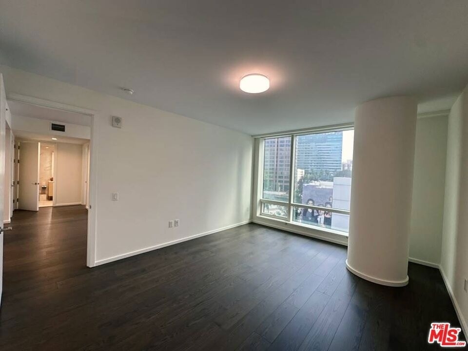 1000 West 8th Street - Photo 4