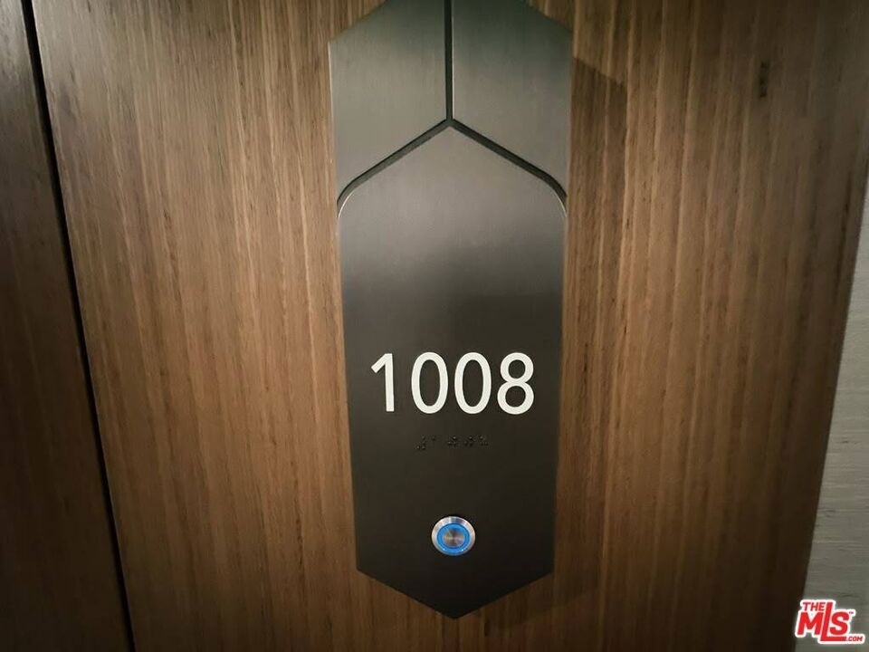 1000 West 8th Street - Photo 1