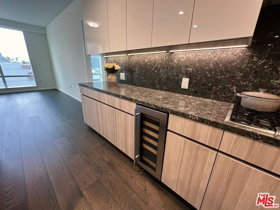 1000 West 8th Street - Photo 8