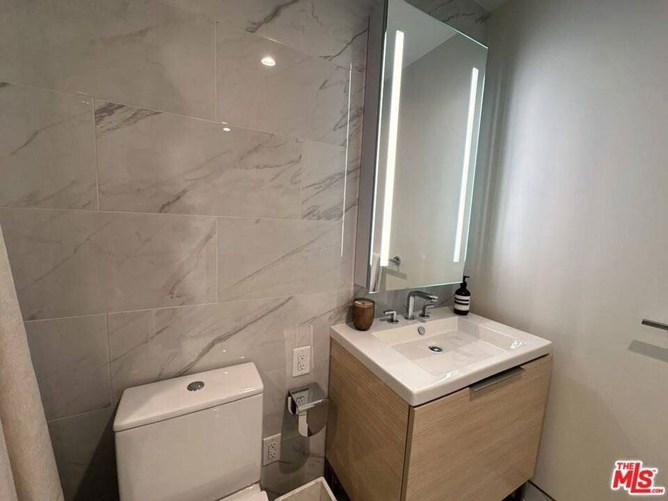 1000 West 8th Street - Photo 19
