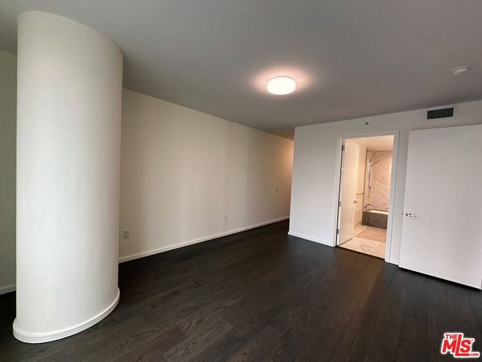 1000 West 8th Street - Photo 3