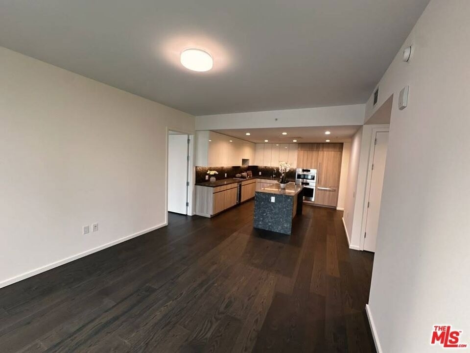 1000 West 8th Street - Photo 5