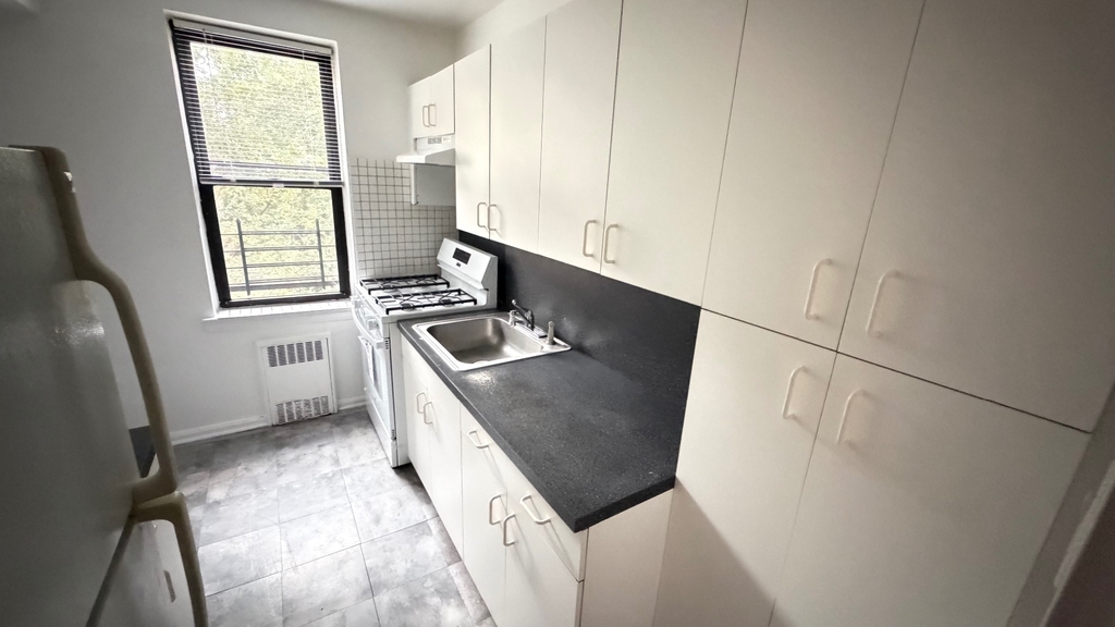 83-10 118th Street - Photo 2
