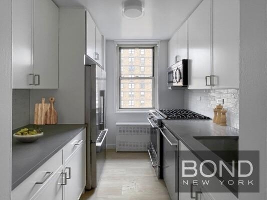 East 29th Street - Photo 2