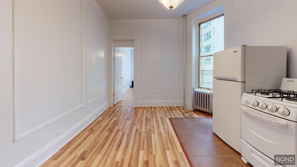 West 15th Street - Photo 3