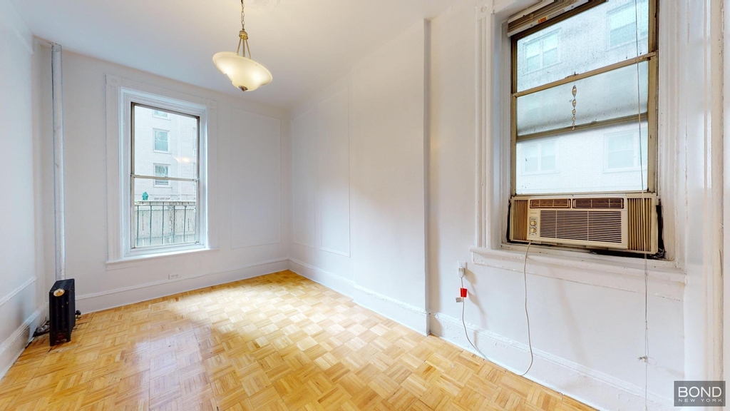 West 15th Street - Photo 4